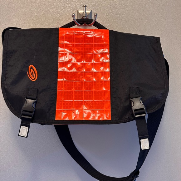 Timbuk2 Bags Timbuk2 Large Messenger Bag In Black And Reflective